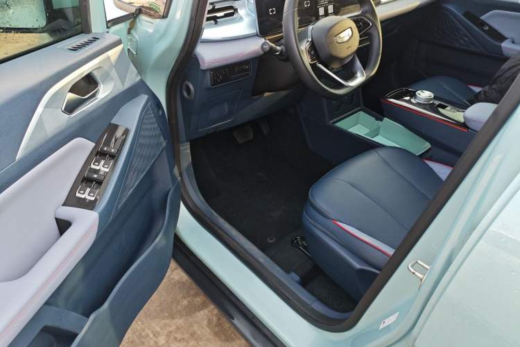 Used Geometry E Firefly 2022 401 km Linglong Tiger 4 Seats