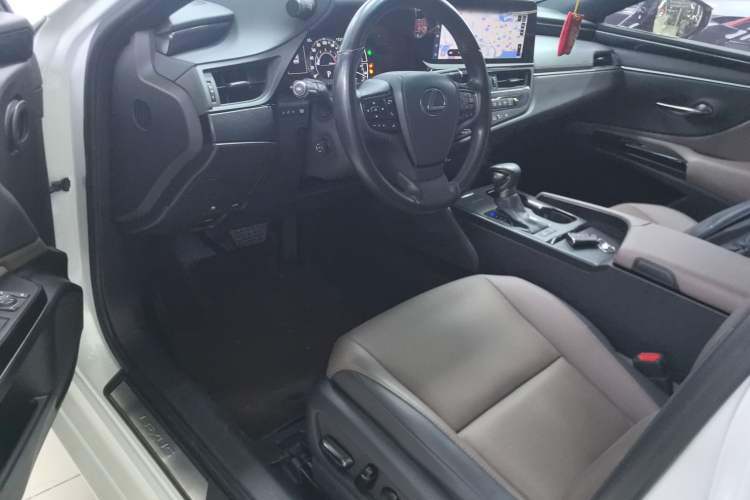 Used Lexus ES 2022 200 Excellence Edition