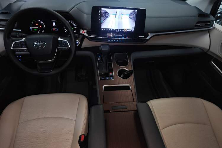 Used Toyota Sienna 2021 2.5L Hybrid Comfort Edition
