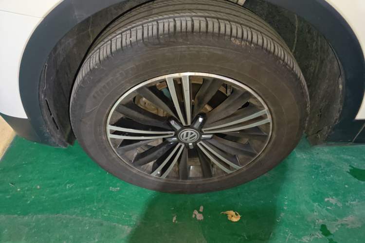 Used Volkswagen Tiguan L 2019 330TSI Automatic Two-Wheel Drive Luxury Edition China V Standard
