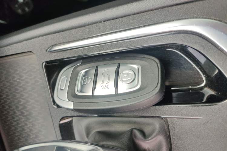 Used Hongqi E-QM5 2022 431 km Charge & Enjoy Edition
