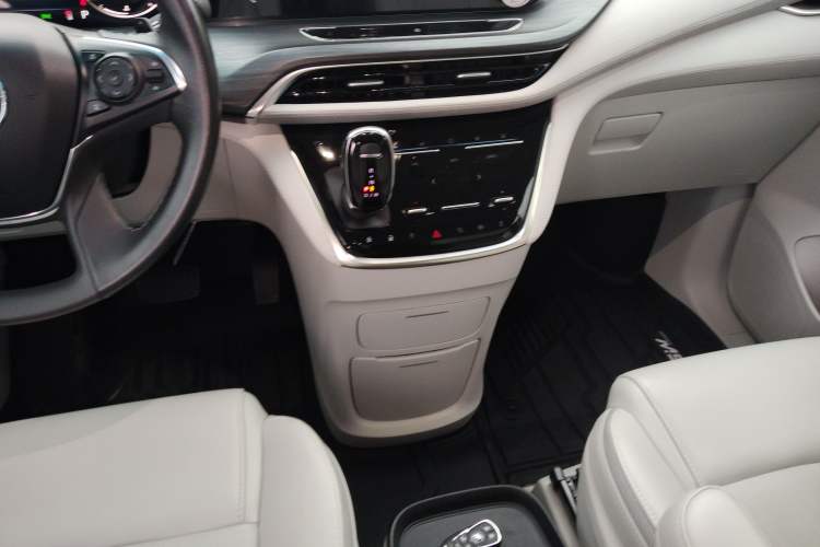 Used Buick GL8 2023 ES Lu Zun Deluxe and Yue Edition
