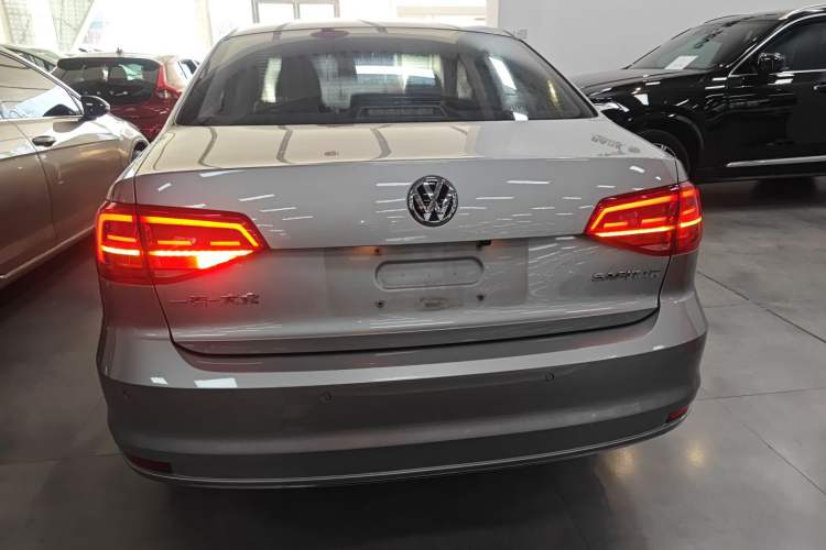 Used Volkswagen Sagitar 2015 1.6L Automatic Comfort Model
