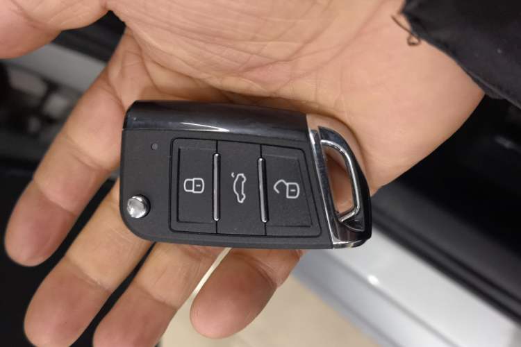 Used Volkswagen Santana 2015 1.6L Automatic Fashion Edition