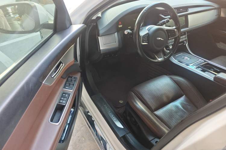 Used Jaguar XFL 2018 XFL 2.0T 250 PS Premium Edition
