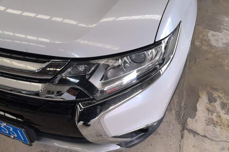 Used Mitsubishi Outlander 2018 2.0L Two-Wheel Drive Glory Edition 5 Seats