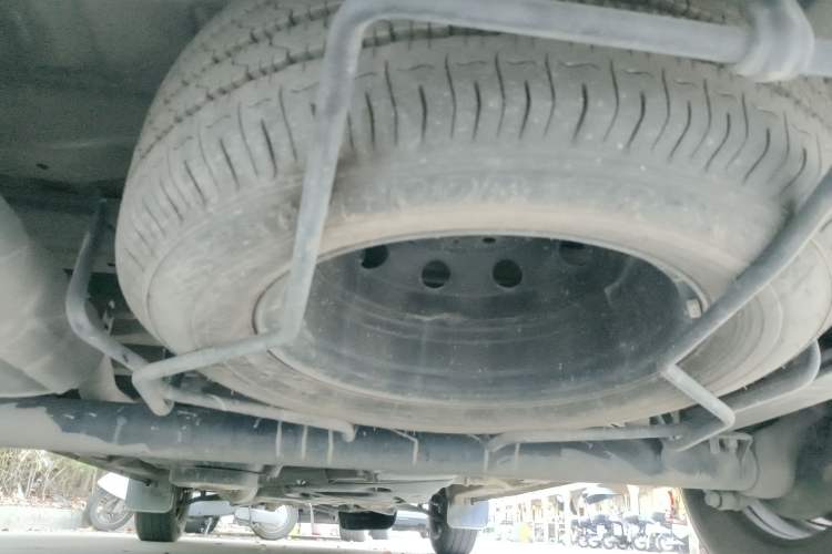 Used SAIC MAXUS Xintu V80 2023 2.0T AMT Classic Aoyuntong Short Wheelbase Ultra-Low Roof 5/6-Seater
