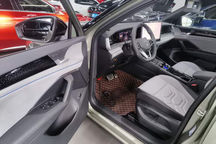 Used Volkswagen Tayron 2025 Tiguan L 380TSI 4Motion Luxury Easy Package
