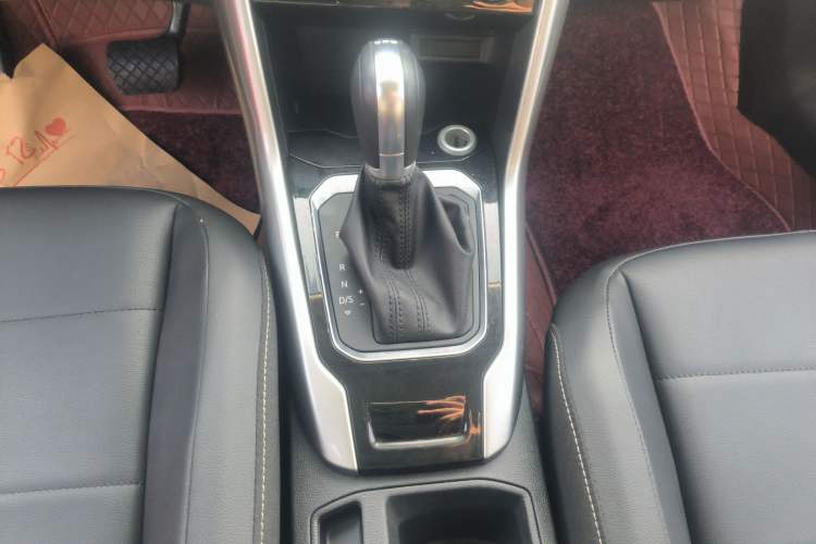 Used Volkswagen T-ROC 2020 280TSI DSG Two-Wheel-Drive Elite Version
