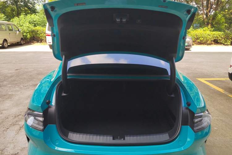 Used  SU7 2024 Rear-Drive Ultra-Long Range Advanced Pro-Level Intelligent Driving Version
