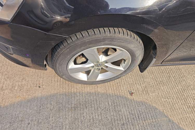 Used Volkswagen Santana 2015 1.6L Manual Comfort Edition