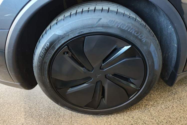 Used Tesla Model Y 2025 Long-Range All-Wheel Drive First Edition
