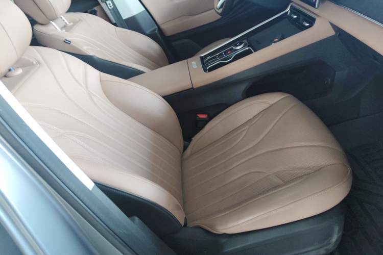 Used Chery Tiggo 8 L 2024 2.0T Two-Wheel Drive Luxury Edition 5 Seats