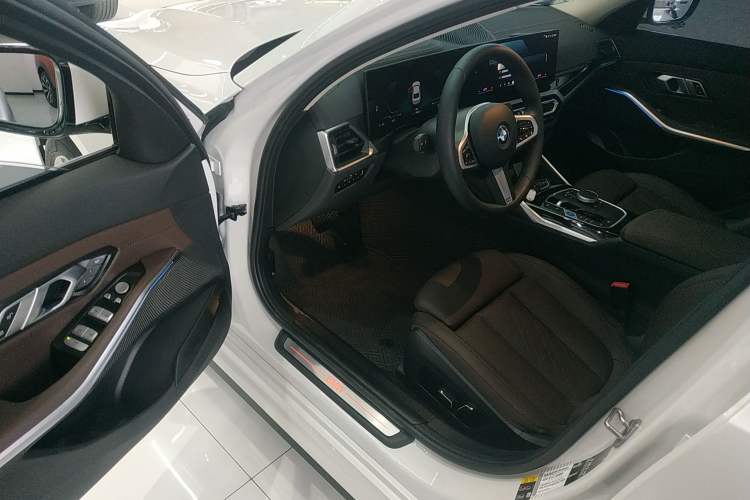 Used BMW i3 2024 eDrive 35 L
