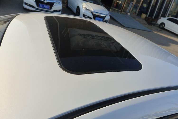 Used Mazda Mazda 3 Axela 2014 Sedan 1.5L Automatic Luxury Model