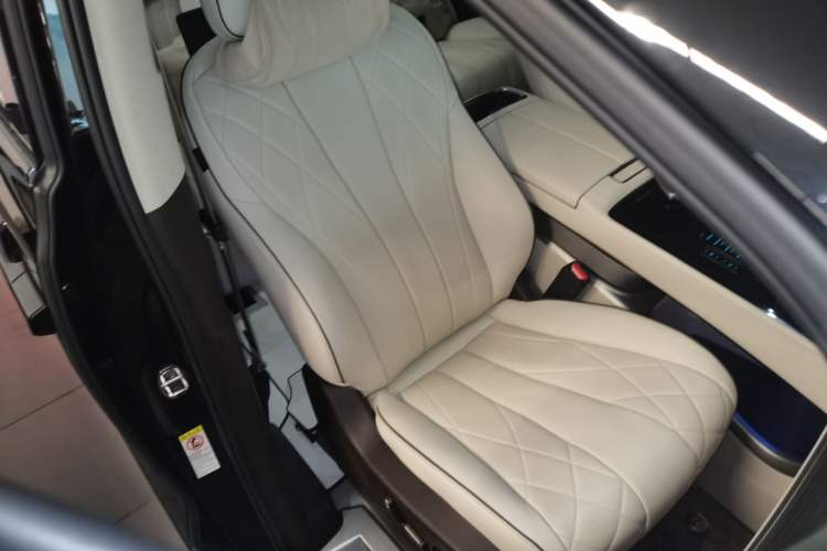 Used Denza D9 2024 DM-i 980 Four-Wheel Drive Flagship Model