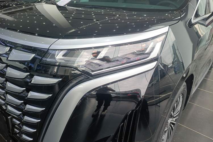 Used Denza D9 2022 DM-i 970 Four-Wheel Drive Flagship Model
