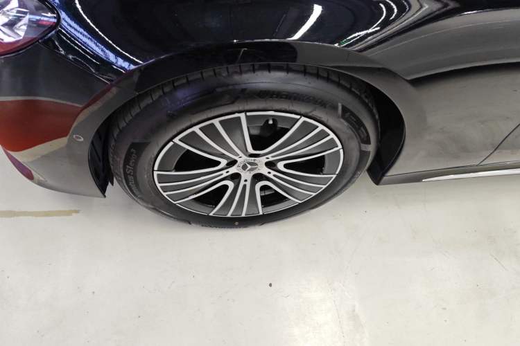 Used Mercedes-Benz E-Class 2025 E 260 L
