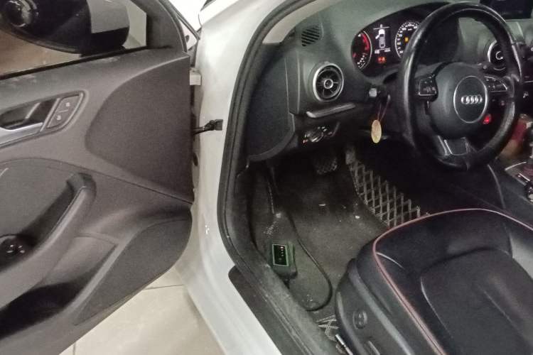 Used Audi A3 2014 Limousine 35 TFSI Automatic Fashion Model
