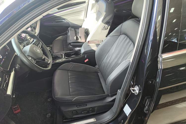 Used Volkswagen Passat 2023 330TSI Starry Luxury Edition