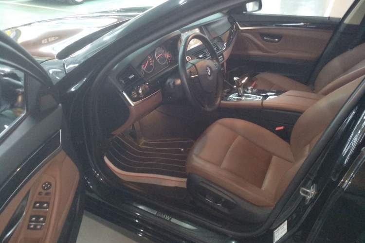 Used BMW 5 Series 2014 520Li Elegant Model
