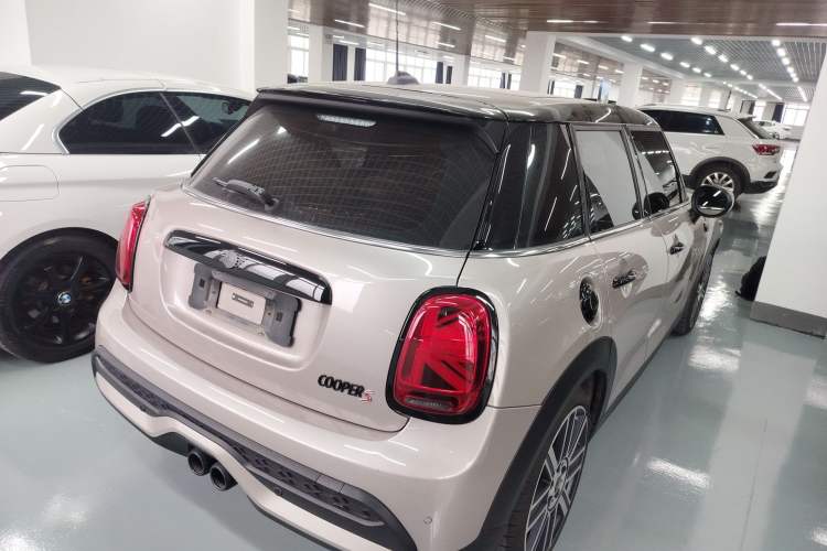 Used  MINI 2023 Facelift 2.0T COOPER S Artist Five-Door Edition
