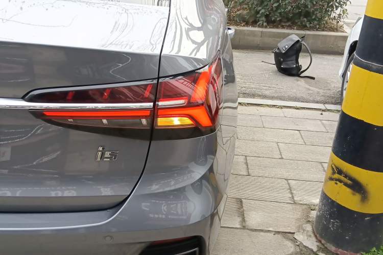 Used Roewe i5 2021 1.5L CVT Platinum Edition
