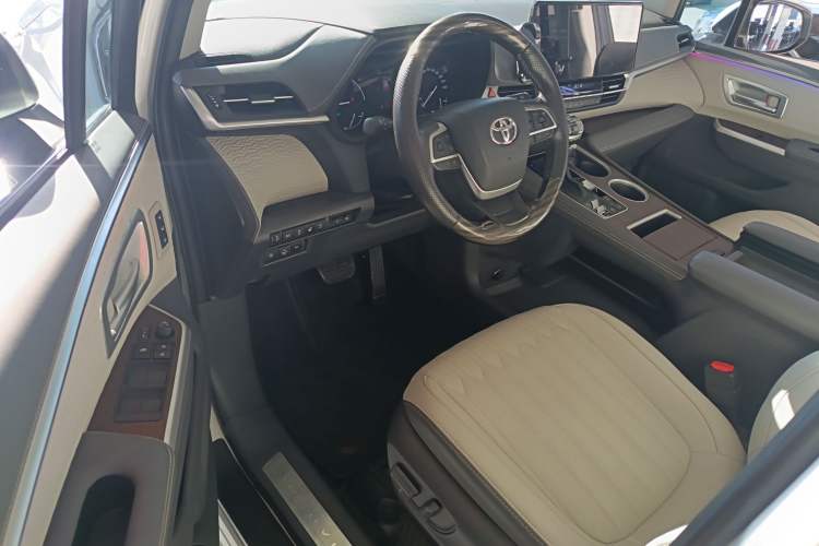 Used Toyota Granvia 2023 2.5L Hybrid Prestige PLUS Edition
