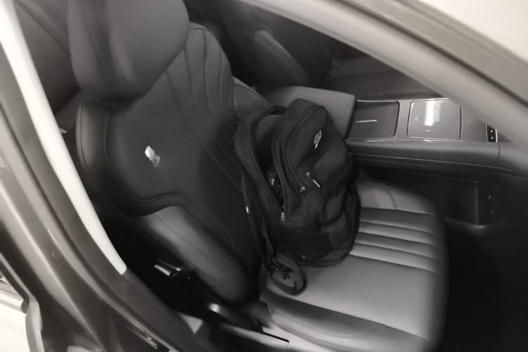 Used  E5 2024 440km Launch Edition
