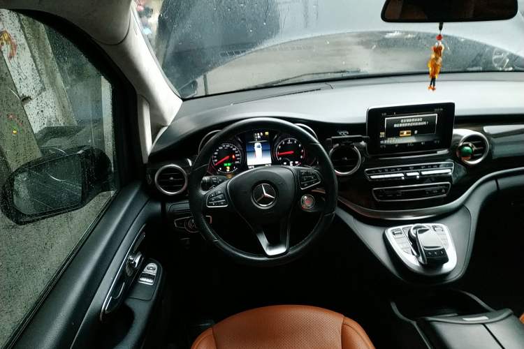 Used Mercedes-Benz V-Class 2018 V 260 Avantgarde Edition China VI