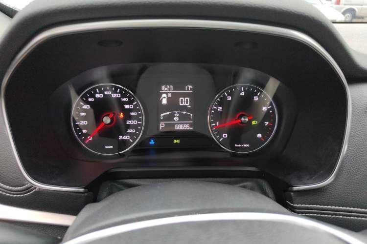 Used Roewe RX5 2016 20T Two-Wheel Drive Automatic Internet Smart Edition
