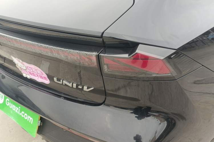 Used Changan UNI-V 2022 1.5T Smart Navigation Version
