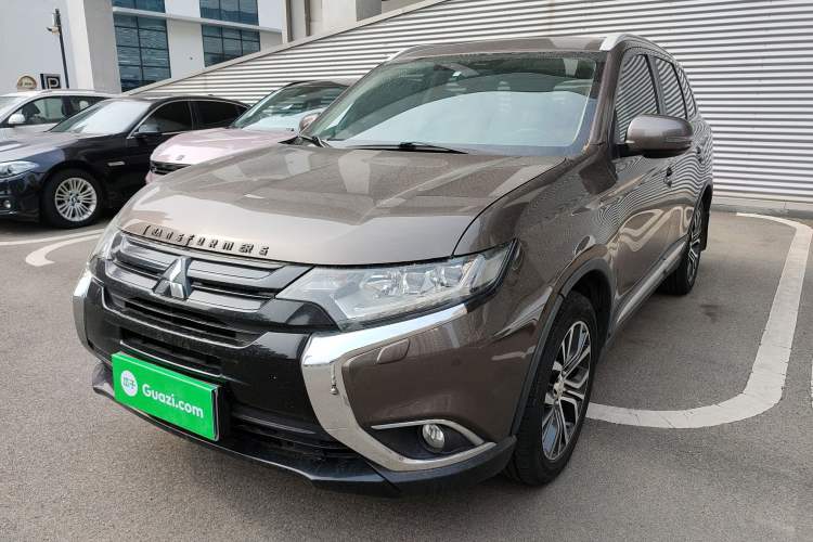 Used Mitsubishi Outlander 2016 2.4L 4x4 Luxury Edition 7-Seater