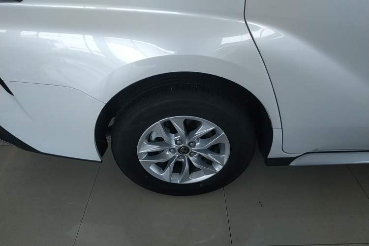 Used Toyota Granvia 2024 2.5L Hybrid Comfort Edition
