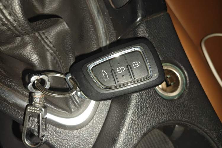 Used Dongfeng Fengdu MX5 2016 1.4T Manual Luxury Edition
