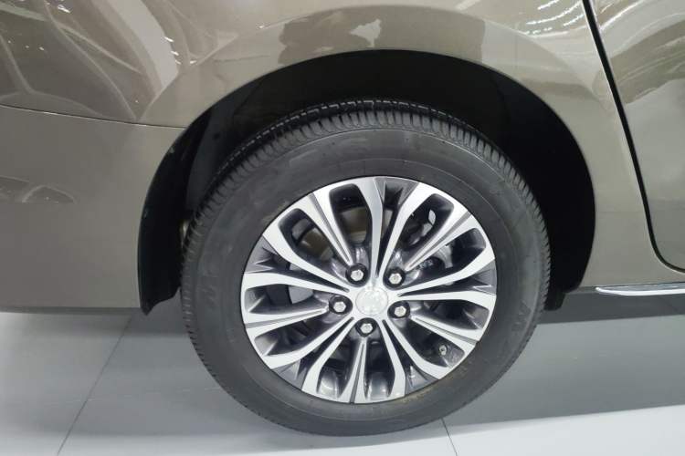 Used Buick GL8 2023 Facelifted Land Cruiser Executive Luxury Version
