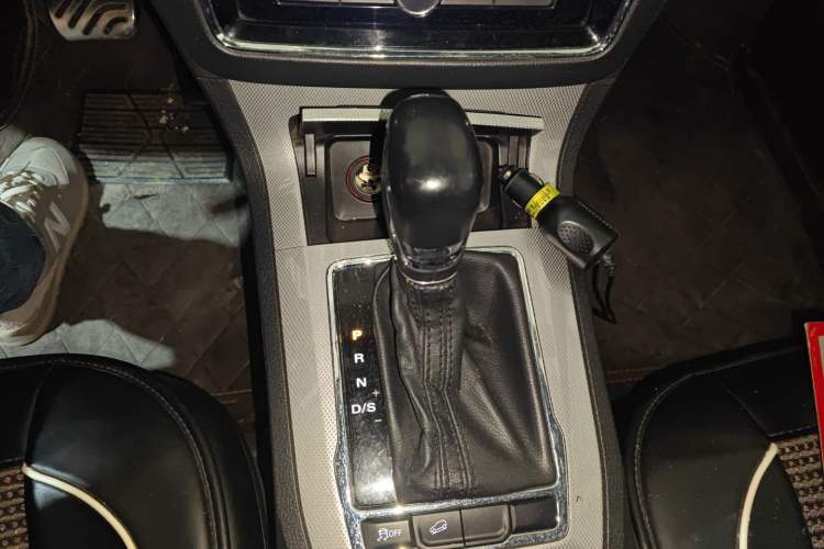 Used Roewe RX5 2016 20T Two-Wheel Drive Automatic Internet Smart Edition