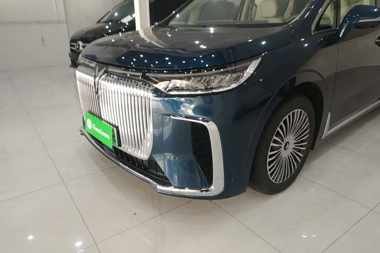Used VOYAH Dream 2025 PHEV Four-Wheel Drive Prestige Kunpeng Edition

