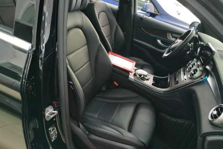 Used Mercedes-Benz GLC 2019 GLC 300 L 4MATIC Dynamic Model