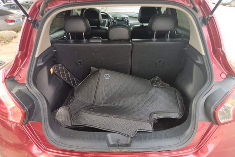 Used Nissan Tiida 2011 1.6L CVT Luxury Edition
