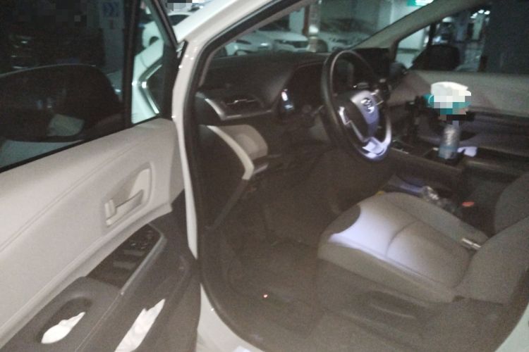 Used Toyota Granvia 2023 2.5L Hybrid Comfort Edition
