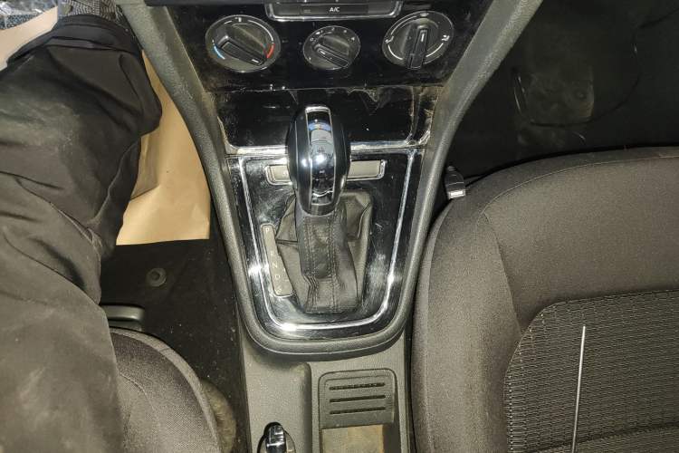 Used Volkswagen Bora 2014 1.6L Automatic Fashion Model
