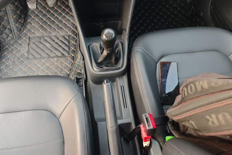 Used Volkswagen Santana 2015 1.6L Manual Fashion Edition
