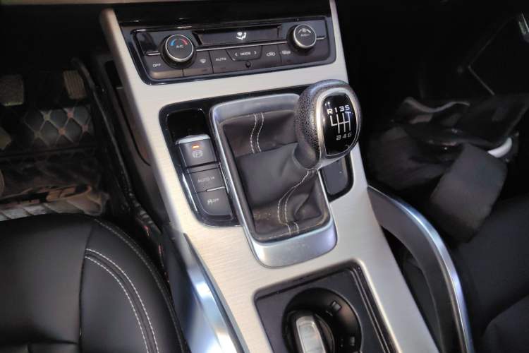 Used Geely Auto Emgrand X7 Sport 2018 2.0L Manual Two-Wheel Drive Zhiya Version