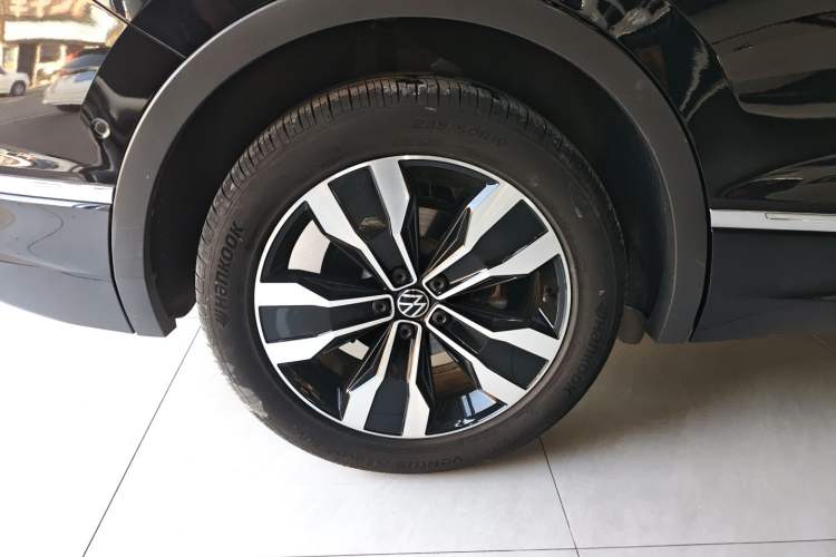 Used Volkswagen Tiguan L 2023 330TSI Automatic Two-Wheel Drive R-Line Enjoyment Edition
