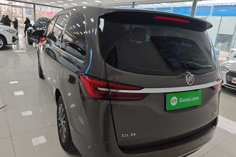 Used Buick GL8 2023 Land Executive Class Comfort Model
