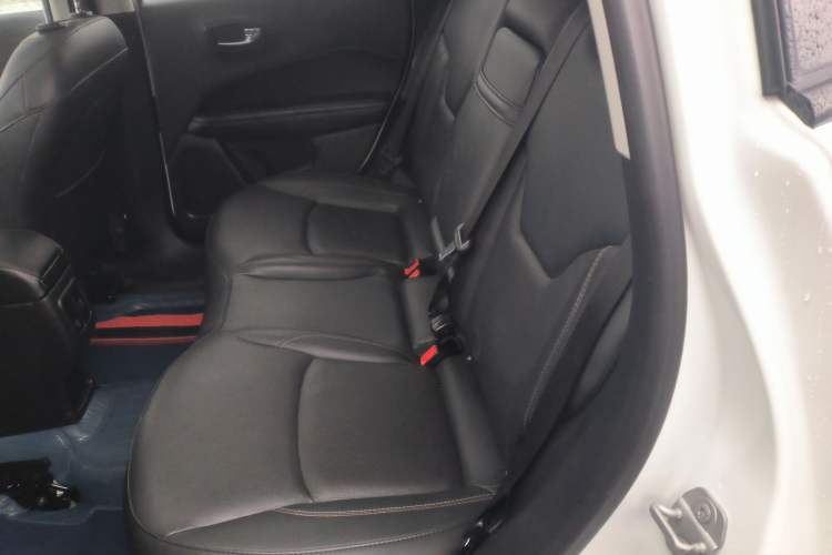 Used  Compass 2017 200T Automatic Family Edition
