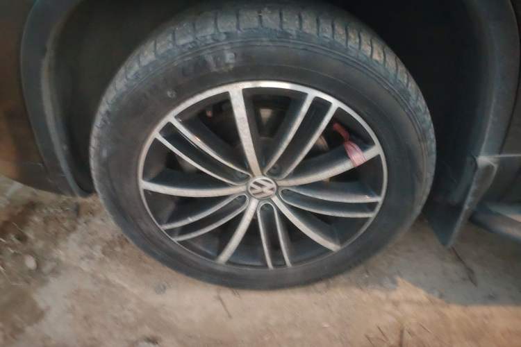 Used Volkswagen Tiguan 2015 1.8TSI Automatic All-Wheel-Drive Luxury Model
