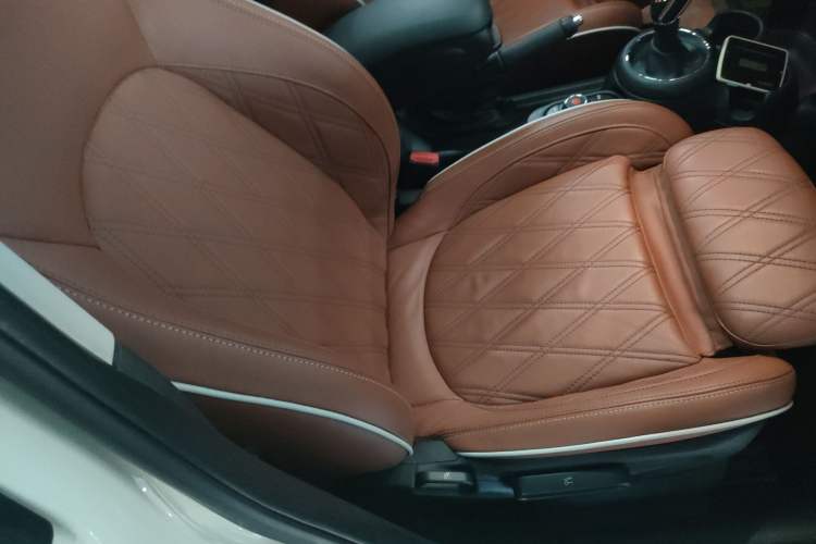 Used  MINI 2018 1.5T COOPER Artist Five-Door Edition
