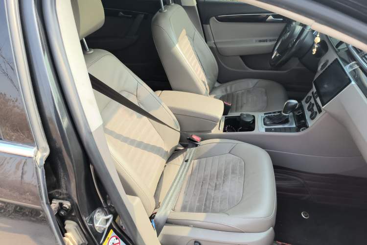 Used Volkswagen Magotan 2015 1.8TSI Luxury Model
